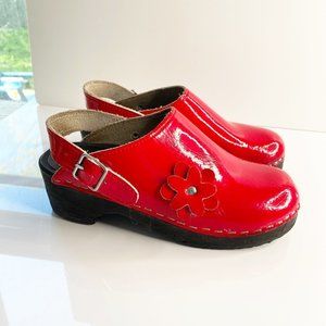 Red Kids Clogs with Flower Detail